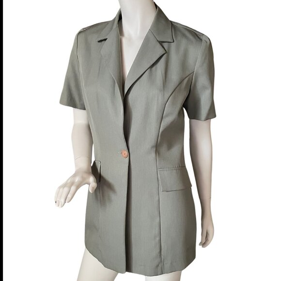 New, Never Worn, Light Khaki 1 Button Short Sleeve Blazer. Size: Medium. - Picture 1 of 8